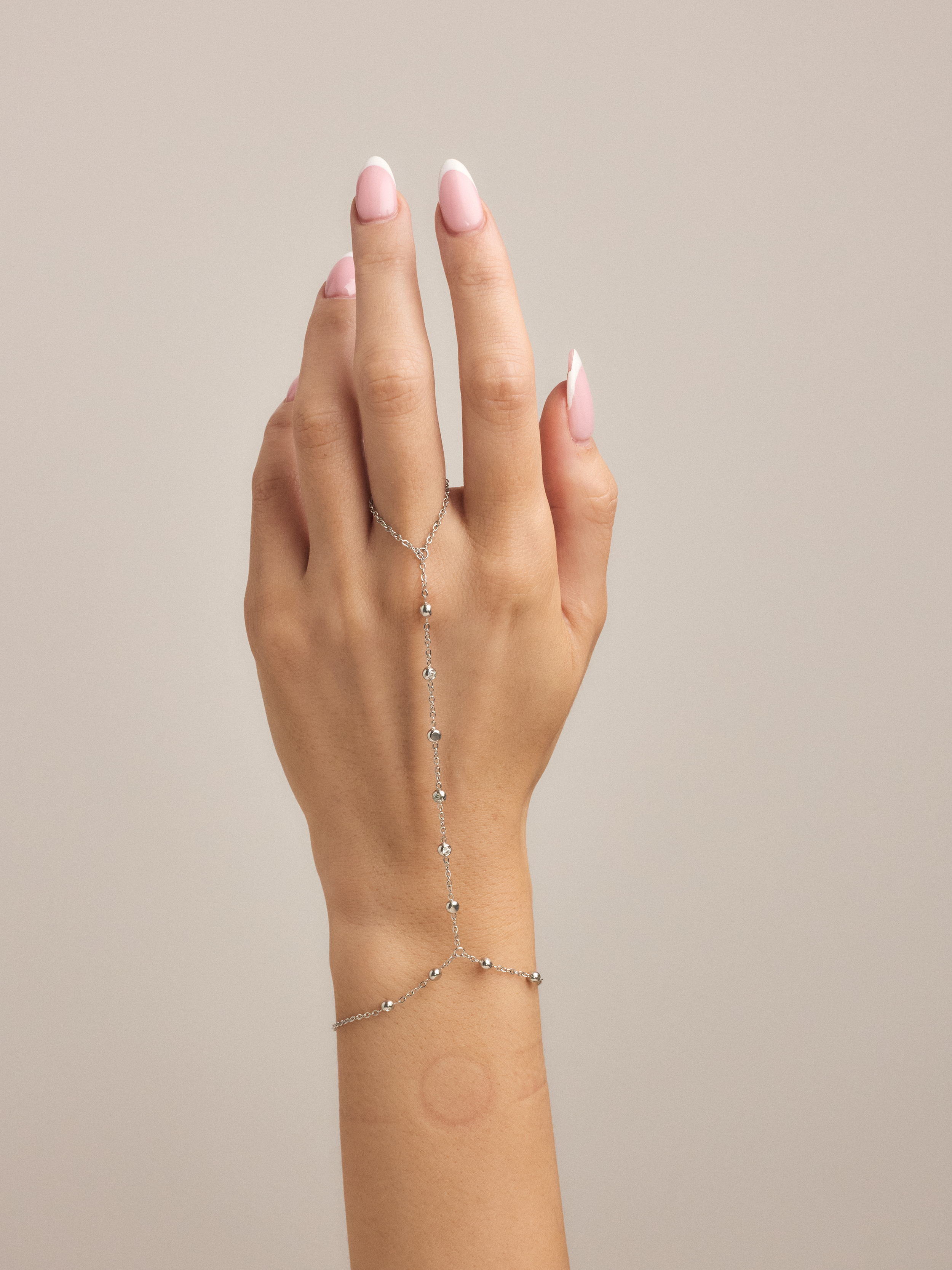 Amoura Hand Chain
