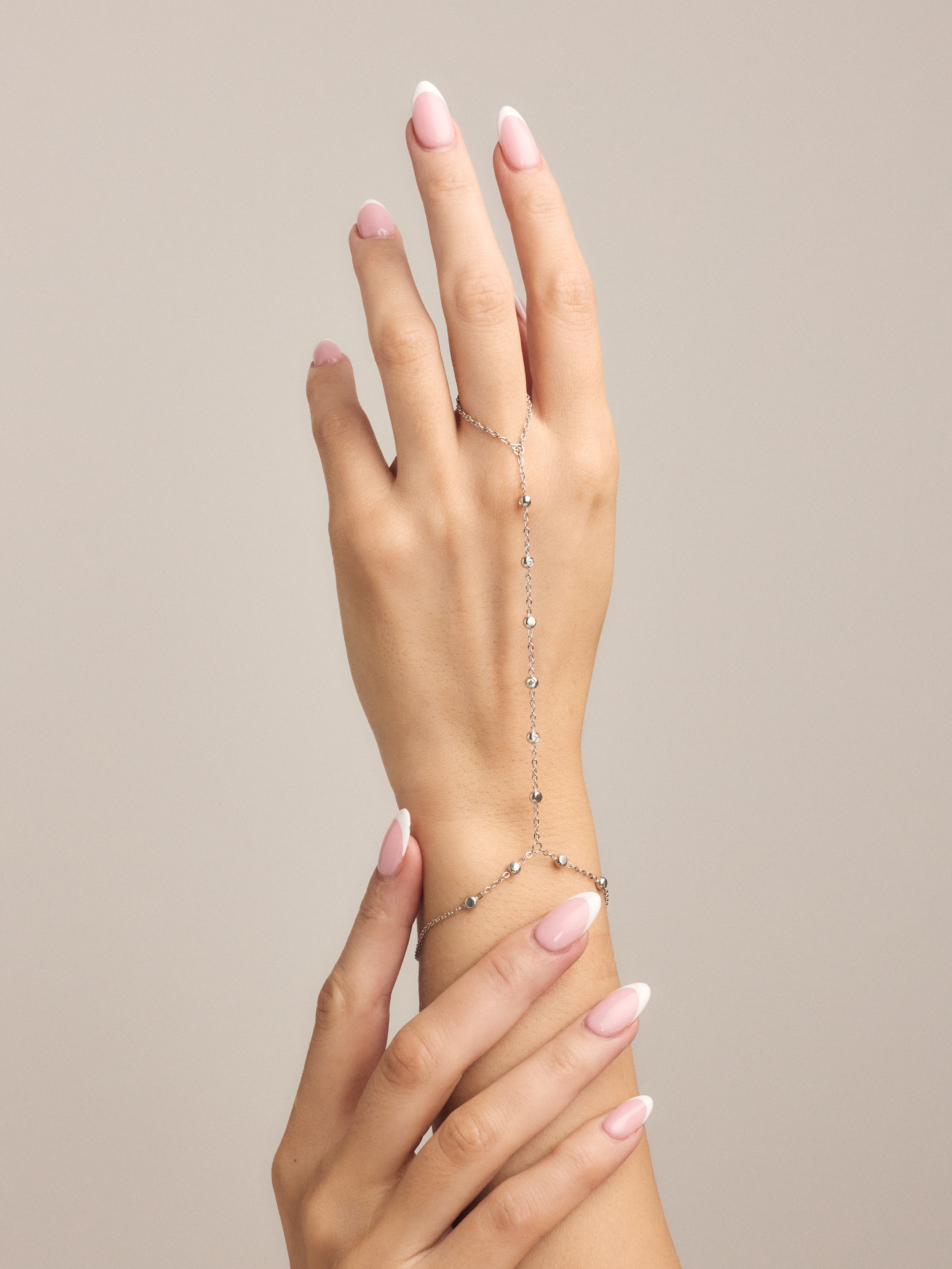 Amoura Hand Chain